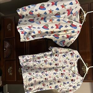Colorful Printed Scrub Tops-Red/White/Blue